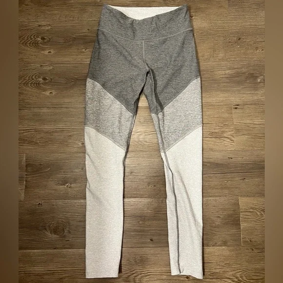 Outdoor Voices Springs 7/8 Leggings Gray Colorblock Yoga Active Size S $78 MSRP - Picture 2 of 7